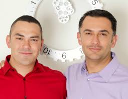 Mi hermano, el doctor Dr. Erick Rivera P., es el cirujano maxilofacial de  nuestra Clínica y se encarga, entre otros, del Bichat & Vibro, un moderno  procedimiento para adelgazar el rostro devolviéndole