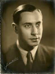 Henry Kahn's Instagram, Twitter & Facebook