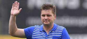Although he was born in the nitra district in the slovak part of czechoslovakia, he has lived in prague since the age of 16. Jak Je Na Tom Uhrin Kouc Popsal Jak Se Citi Na Spartu Zrejme Nebude Isport Cz