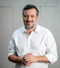 El expresidente de bancoestado y precandidato presidencial. Primera Hora Sebastian Sichel Pre Candidato Presidencial Radiosago 94 5 Osorno Y 96 5 Puerto Montt