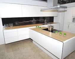 Designpreis Gekurte Kuche Pia Diamantlack Weiss Mit Miele Geraten Model Pia Musterkuchen Kuche Kuchenprodukte