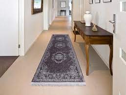 Balkona açılan açık mutfaklı bir salondan oluşan ana yaşam alanında, aynı zamanda üst katlara çıkılan bir merdiven de mevcut. Madame Coco Hali Modelleri 2021 Dekorcenneti Com