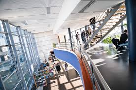 It is an integral part of the local economic and cultural environment and contributes to the development of this area. Faculties And Institutes La Rochelle Universite