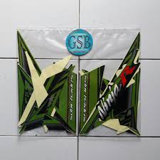 Kawasaki ninja 250r(generasi sebelumnya punya nama tertentu), adalah sebuah sepeda motor asli diperkenalkan oleh kawasaki. Striping Stiker Motor Kawasaki Ninja R 2014 Hijau Shopee Indonesia