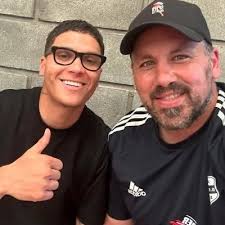 𝑲𝒓𝒐𝒏𝒌𝒇𝒍𝒐𝒐 (@kronkfloo)