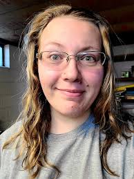 In case you're wondering what I look like the week before Christmas 🤪 I'll  be hibernating next week and maybe finding time to brush my hair ✌