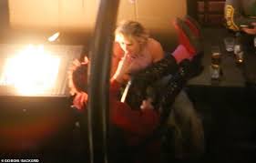 Lisa shaw (born 1968) is an urban and house music singer from toronto, ontario, canada. Miley Cyrus Cozies Up To Singer Yungblud As She Boozes It Up After Admitting She Fell Off Sobriety News Akmi