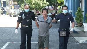 Check spelling or type a new query. Lelaki Tampar Maki Polis Direman