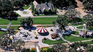 All about michael jackson,michael jackson photos album, michael jackson songs, michael jackson popular songs,michael the homes and houses of the famous celebrity we call michael jackson. Soho House Chief Ron Burkle Pays 22m For Michael Jackson S Neverland Estate World The Times