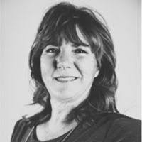 Celia Elkins's Instagram, Twitter & Facebook