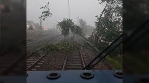 So aktuell gibt es eine unwetter warnung es ziehen mehre gewitter zellen von ost nach süd west. 066v C Lzy Fvm