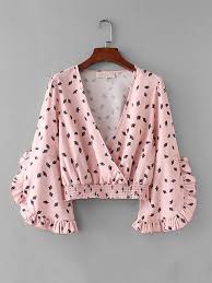 Cari produk blouse batik wanita lainnya di tokopedia. 9 Desain Atasan Berwarna Cerah Buatmu Yang Feminin Jaminan Lucu Dan Anti Mainstream