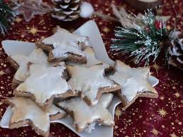 Mélanger la poudre d'amandes et la cannelle avec le reste, pour obtenir une pâte assez collante, mais assez consistante pour rester en boule. Recettes De Bredele Et Etoiles