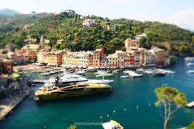 Portofino is a small fishing village in the liguria region of italy, situated on the ligurian sea. Portofino Leuchtturm Auf Der Landspitze Punta Portofino