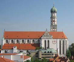 Unser haus sankt ulrich ist ihr komfortables sowie preiswertes tagungshotel im herzen von augsburg! Datei Augsburg Ulrichskirche Mit Haus St Ulrich Jpg Wikipedia