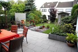 Der oftmals enthaltene, relativ kleine garten ist meist deutlich kleiner als bei anderen haustypen und verursacht so ebenfalls sehr geringe kosten. Reihenhaus Garten Nach Der Fertigstellung