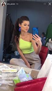 Мы хотим, чтобы друзья, однокурсники, одноклассники, соседи и коллеги всегда. Yulya Zajka V Kosuhe I Krop Tope Pobyvala Na Koncerte Lyubimogo Artista Foto Shou Biznes Tsn Ua