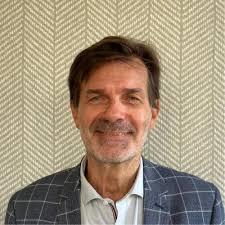 Clermont-Ferrand, ses volcans, son salon de l'Etudiant, son stand ISG Sport  Business Management... Greg, Cali et Laura font un boulot incroyable  pendant que je prends des photos... la vie est…