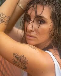 Ich bin Teil vom Kalenderprojekt “Tattoo Machines 2024” von meinem  Tätowierer @patrick.kabale Designer @akakk.de und Fotograf @neongrain Sorry  aber was sind wir denn für scharfe Bikerbabes? 🔥 Der Kalender ist auf 150