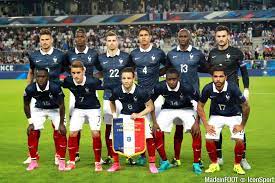 Tissu extensible qui empêche le maillot de foot de coller pendant l'effort. Bleus Le Match Amical Se Jouera Bien A L Allianz Riviera