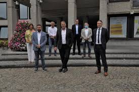 Klik op de naam van een arts voor de contactgegevens, de beschikbaarheid of om een afspraak te maken. Mclsz8tlduarqm