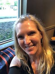 Lisa Graybeal's Instagram, Twitter & Facebook