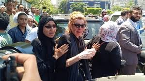 انهيار وبكاء نجوم الفن أثناء تشييع جثمان الفنان الراحل فاروق الفيشاوي فيديو اهل مصر