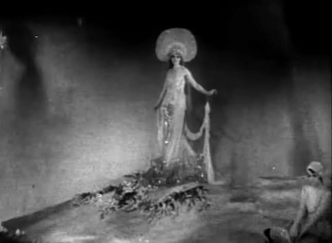 Glorifying the American Girl (1929)