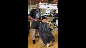 Seattle Police Officer Using Barber Skills To Connect With Community King5 Com Green bay packers running back aaron jones was officially listed as questionable for thursday night's game against the san francisco 49ers, but optimism is building he could play tonight.