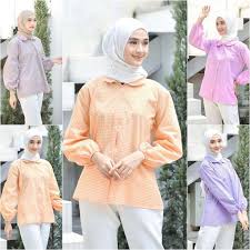 Blouse design dikhaye 2021 ka image of blouse and pocket 10 23 2021 achha se blouse ka design sumber gambar : Jual Baju Wanita Terbaru Finola Blouse Motif Katun Kotak Lengan Balon Terbaru Juni 2021 Blibli