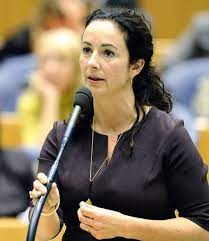 From 2002 to 2010 she was the political leader of the green. Derksen Femke Discussieert Veel Maar Neukt Weinig Sterren Ad Nl