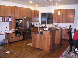 Wisewood's mahogany veneer products include flexible sheets, edge banding, and a cabinet refacing kit. Appearance Considerations With Sapele