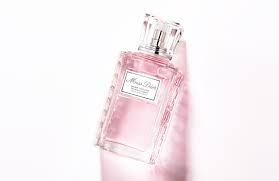 Christian Dior Miss Dior Brume Soyeuse Pour Le Corps Discover Miss Dior By Christian Dior Available In Dior Official Online Store Beautiful Essences And Olfactory Notes Of An Miss Dior Women Fragrance Fragrance
