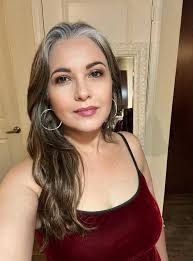 Anziani So di essere più vecchio e non perfettamente magro, ma posso ancora  ricevere un mi piace da te?