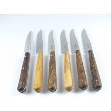 On Dirait Les Couteaux De Nos Grand Parents Pour Ceux Qui Habitaient Dans Les Campagnes En Tout Cas 6 Couteaux De Couteaux De Table Couteaux A Steak Couteau