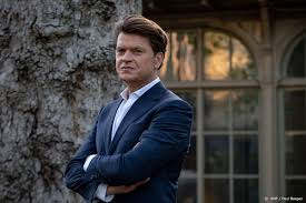 Beau en zijn vrouw selly hebben namelijk vier ook liet hij weten wat hij en zijn gezin momenteel, in de huidige harde lockdown, aan sportieve. Beau Van Erven Dorens Jaar Lang In Amsterdamse Volksbuurt Ditjes Datjes