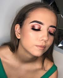 Rose gold sandals with ripped jeans: Updated 44 Glamorous Gold Eyeshadow Looks August 2020