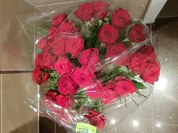 Chen reiss & charles spencer. Ein Strauss Rote Rosen 3 Valentinstag Rosen Rote Rosen Strauss