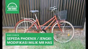 Untuk harganya sendiri sepeda phoenix dibandrol tidak terlalu mahal, sehingga banyak para penggiat ataupun pecinta sepeda memilih sepeda phoenix ini. Sepeda Phoenix Atau Jengki Modifikasi Milik Mr Has Bike Check Mau Gowes Youtube