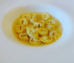 Impastarla prolungatamente porta ad avere gnocchi più duri. Spoleto In Cucina Per Le Feste I Cappelletti In Brodo Due Mondi News Il Quotidiano Multimediale Di Spoleto