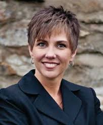 Gina Hopper's Instagram, Twitter & Facebook