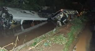 Chuvas causam quedas de barreiras, alagamentos e mortes em Petrópolis -  Jornal e TV O Diário de Teresópolis