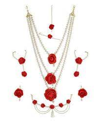 Now A Days Flower Jewellery Are In Trend And Have A Great Demand In Pre Marriage Event Like Haldi Flower Jewellery Fresh Flower Jewelry Wedding Flower Jewelry
