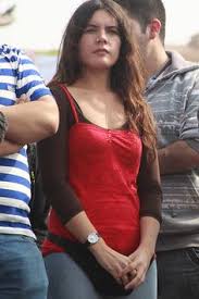 En 2006 ingresó a estudiar geografía en la facultad de arquitectura y urbanismo (fau) de la universidad de chile , carrera de la cual se tituló en julio de 2013 con. 78 Camila Vallejo Ideas Vallejo Student Protest Anti Capitalism