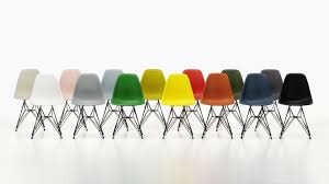 Eames plastic chair as one of the most common side chairs, is widely used in various occasions. The Eames Plastic Chair An Icon Celebrates 70 Years Ubm Magazin
