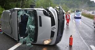 Două persoane au suferit leziuni în urma unui accident în care au fost implicate cinci maşini produs duminică pe sensul spre litoral al autostrăzii a2. Accident On A2 Leaves Two People Dead The Local