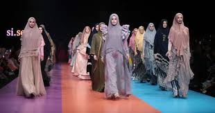Baju muslim gamis sekarang sudah tidak lagi menjadi baju yang didominasi oleh wanita muslim yang baik ibadahnya saja. 7 Pilihan Baju Syar I Terbaru 2019 Popmama Com