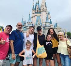 También campi usó sus redes sociales para manifestar su dolor: Las Vacaciones Familiares De Denise Dumas Y Campi En Orlando Hijos Abuelos Y Mucha Diversion La 100