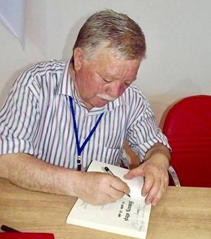 AHMET SARGIN (Gazeteci, şair, yazar TV Program yapım ve Sunucusu) 1954 yılında Yozgat Kırım Köyünde doğdu, ortaokulu ve liseyi Yozgat'ta okudu. 1975 yılında Konya Selçuk Eğitim Enstitüsü Türkçe Böl