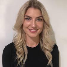 🌸MAI- KONKURRANSE! 🌸 Få muligheten til å vinne gavekort på en verdi av  1000kr på behandlinger av hest. Alt du trenger å gjøre er å like siden og  nevne en venn du